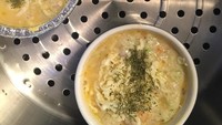 Kreasi pagi ini, macaroni schotel untuk anak wedok dan masih dimasak. Semoga suka ya Nak @karanadamedina, tulis Tantri dilaman Instagram pribadinya. Dengan topping parutan keju dan daun oregano kering bikin macaroni schotel buatan Tantri terlihat lezat! Foto: Instagram @tantrisyalindri