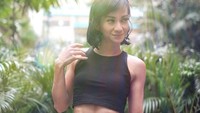 Di Instagram Nadya memiliki lebih dari 23 ribu follower. Banyak warganet memuji perut sixpacknya. (Foto: Instagram/nadyaputriani)