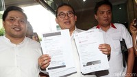 Fadli Zon mempolisikan sejumlah akun media sosial terkait foto hoax dirinya dengan seseorang yang disebut sebagai admin Muslim Cyber Army (MCA). Ia menyebut, laporan dibuat agar tak ada lagi fitnah di dunia siber.