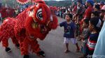 Keren! Aksi Marinir Mainkan Barongsai