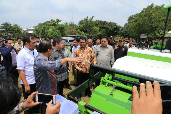Foto: Mentan Amran Sulaiman dan Merinstekdikti M. Natsir (Dok. Kementan) Foto: Mentan Amran Sulaiman dan Merinstekdikti M. Natsir (Dok. Kementan)