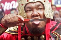 Ada juga lidah tatung bermain cutter (Randy/detikTravel)