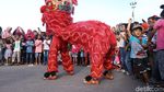 Keren! Aksi Marinir Mainkan Barongsai