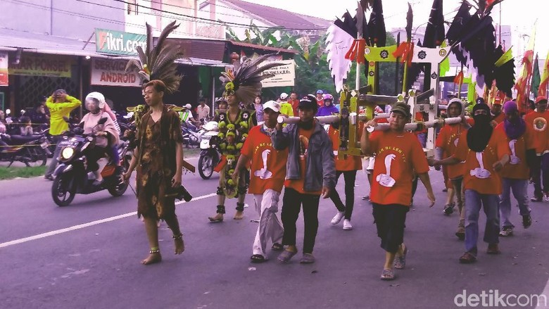 Persiapan jelang pawai Cap Go Meh di Singkawang (Randy/detikTravel) Persiapan jelang pawai Cap Go Meh di Singkawang (Randy/detikTravel)