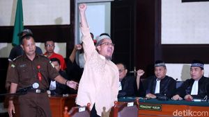 Foto: Jonru Teriakkan Takbir di Sidang Vonis