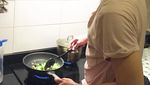 Bikin Baper! Ini Aksi 8 Aktor Tampan yang Jago Masak