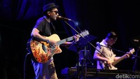 Di hari pertama ada Glenn Fredly yang memberikan penghormatan pada Slank.  Foto: Hanif Hawari