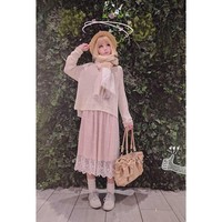 Memiliki wajah cantik dan imut seperti boneka hidup, Lucia tak selalu menerima pujian untuk penampilannya itu. Ia mendapatkan komentar kasar dari orang asing yang menatapnya atau di media sosial. Foto: Instagram