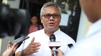 Ketua Komisi Pemilihan Umum, Arief Budiman saat menjawab pertanyaan wartawan di gedung KPU, Jakarta, Jumat (3/2/2018).
