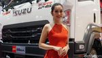 Si Cantik yang Bikin Melirik di Pameran Bus dan Truk