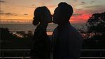 Mesranya Rianti Cartwright dan Suami Bikin Baper
