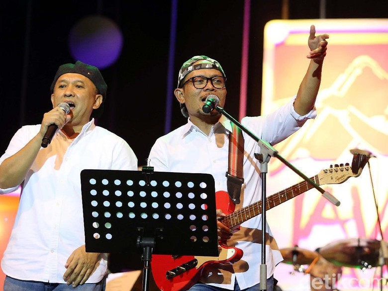 Hanya Siapkan 2 Tembang, Elek Yo Band Bawakan Lagu Secara Spontan Hanya Siapkan 2 Tembang, Elek Yo Band Bawakan Lagu Secara Spontan