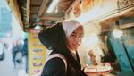 Intip Pose Cantik Hijabers Korea, Ayana Jihye Moon Bersama Makanan
