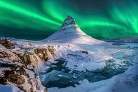 Aurora di Islandia (Thampitakkull Jakkree/Shutterstock/CNN)