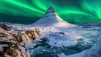 Mumpung ke Islandia, jangan lewatkan kesempatan melihat aurora borealis (Thampitakkull Jakkree/Shutterstock/CNN)
