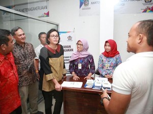 Ke Banyuwangi, Luhut-Sri Mulyani Blusukan di Mal Pelayanan Publik