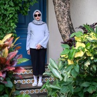 Meski sedang hamil anak keempat, Zaskia Mecca tetap terlihat muda dengan busana yang chic. Istri Hanung Bramantyo ini punya gaya hijab yang khas dan mengutamakan kenyamanan. Foto: Instagram Zaskia Mecca