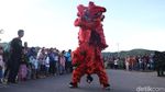 Keren! Aksi Marinir Mainkan Barongsai