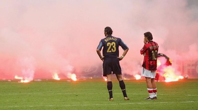11 Foto Ikonik Duel Panas Inter Milan vs AC Milan