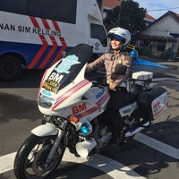 Berseragam polwan, Adelia Eka Nirwana tak hanya memesona tapi juga terlihat tangguh.Foto: Instagram