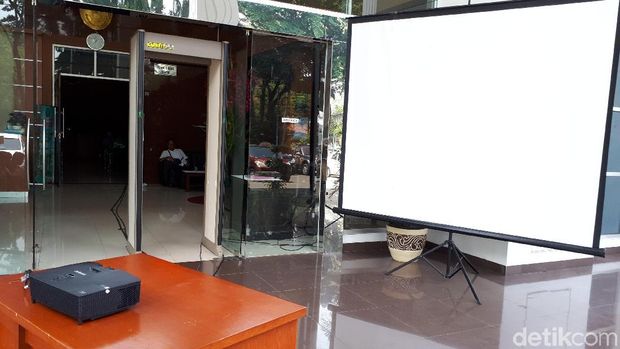 Suasana PN Jaktim jelang sidang vonis Jonru, Jumat (2/3/2018)