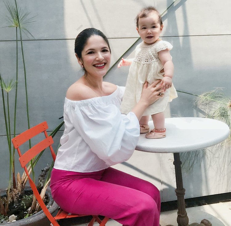 Potret Kekompakan Ibu dan Anak yang Sama-sama Cantik