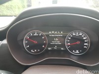 Biasa Nyetir Mobil Manual? Hindari Kebiasaan Ini Biar Mobil Awet