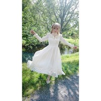 Gaya busana wanita berusia 20 tahun ini telah dikembangkannya selama bertahun-tahun. Lucia pertama kali terinspirasi oleh gaya Jepang yang disebut Fairy Kei. Tapi ia kemudian semakin terinspirasi oleh gaya Jepang lainnya, seperti roma gyaru dan himekaji. Foto: Instagram