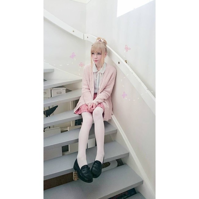 Lucia pun terlihat menggemaskan seperti boneka hidup hanya dengan keterampilan makeup-nya, dan tanpa operasi plastik. Foto: Instagram