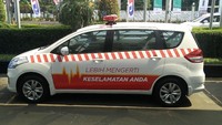 Mobil ini tidak hanya dipamerkan saja, tapi juga sudah dijual. Suzuki Ertiga Ambulans ini dibanderol dengan harga tambahan karoseri Rp 83 juta plus harga Ertiga dari tipe GA, GL, dan GX. Foto: Khairul Imam Ghozali