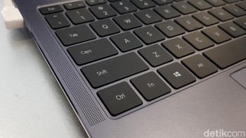 Tersedia piliha RAM 8 GB dan 16 GB. Ada pilihan ruang penyimpanan internal SSD 256 GB dan 512 GB.  Foto: Achmad Rouzni Noor II/detikINET