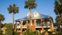 Jika mau liburan yang lebih tenang, kamu bisa ke kawasan pesisir Tybee Island yang tak jauh dari Savannah (Wen McNally/CNN)