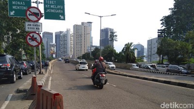 Belum Kapok, Para Pemotor Lagi-lagi Nekat Lintasi JLNT Casablanca
