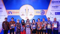 FIF berhasil meraih penghargaan untuk kategori Platinum, Indonesia Corporate Secretary & Communications (ICA Award) dan Indonesia Information Technology (ITA award) kategori Gold dari Majalah Economic Review di Jakarta (2/3). Foto: dok. FIF