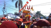 Di Cirebon, Cap Go Meh merupakan event tahunan. Perayaan Cap Go Meh setiap tahunnya semakin ramai dan semakin banyak ditonton (Soedirman/detikTravel)