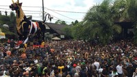 Ngaben dengan bade setinggi 27 meter tersebut merupakan ngaben terbesar di Bali. Dok. Kementerian KKP.