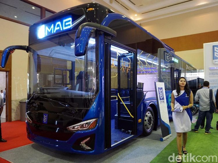 Bus Listrik Buatan Anak Bangsa Mejeng di JCC