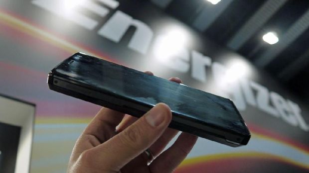 Tangguh! Baterai Ponsel Ini Bisa Tahan 40 Hari