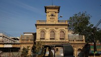 Bangunan bergaya Eropa muncul sejak jaman penjajah Inggris. Penjajahan Inggris merupakan masa kelam Karachi sebelum lahirnya Pakistan. (Akhtar Soomro/Reuters)