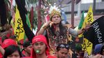 Foto: Aksi Ekstrem Tatung Wanita di Cap Go Meh Singkawang