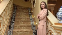 Rianti Cartwrigt saat menghadiri acara di kawasan Kebayoran Baru, Jakarta Selatan pada Kamis (1/3).  Pool/Noel/detikFoto.