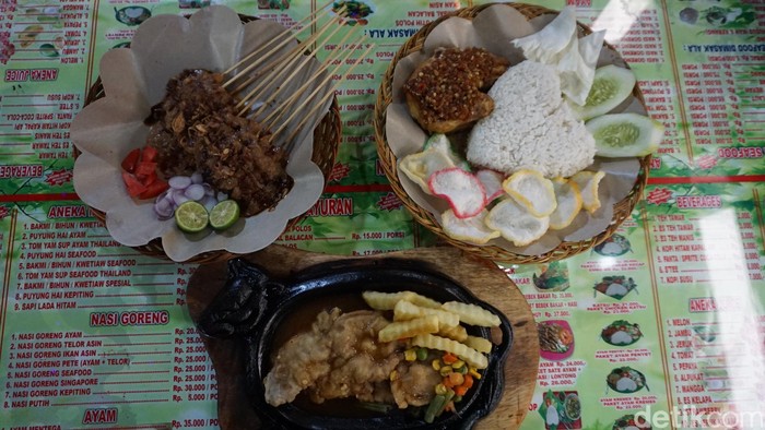 Hot &y Chicken: Nikmatnya Ayam Penyet Pedas Gurih dan 