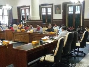 Pedagang Asongan di Benteng Vredeburg Mengadu ke DPRD DIY