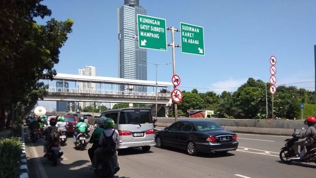 Pengakuan Pemotor yang Jatuh Saat Hindari Razia JLNT Casablanca