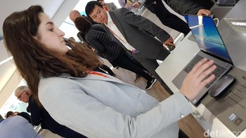 Ada opsi warna space gray dan mystic silver.  Foto: Achmad Rouzni Noor II/detikINET