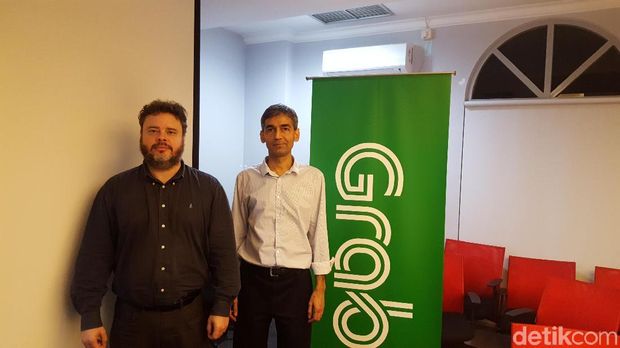 Steve Yogge (kiri) dan Milind Mahajan (kanan)