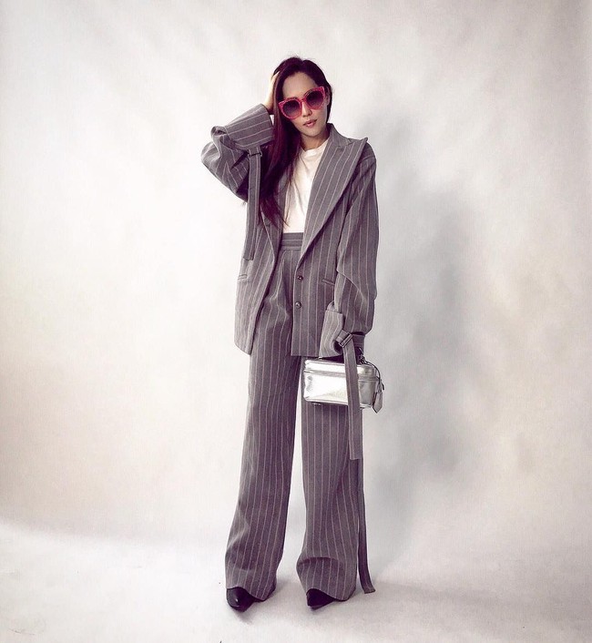 Ini adalah salah satu gaya Arissa Cheo saat menjalani pemotretan untuk label busananya Arissa X. Foto: Instagram@xarissaxcheox