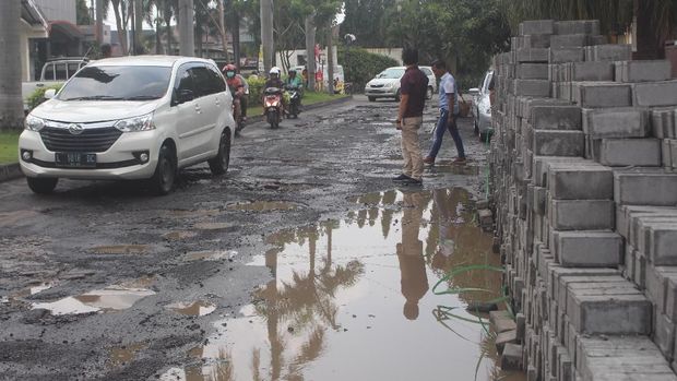 Jalan Perum di Sidoarjo yang Didemo Karena Rusak Akhirnya Diperbaiki