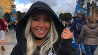 Dengan kepindahan Neymar Jr ke Paris, itu berarti Rafaella bisa main ke Disneyland Paris sepanjang waktu. Senangnya! (Instagram/@rafaella)