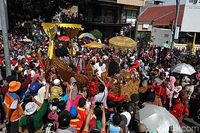 Kereta keraton ikut pawai Cap Go Meh di Cirebon (Sudirman/detikTravel)